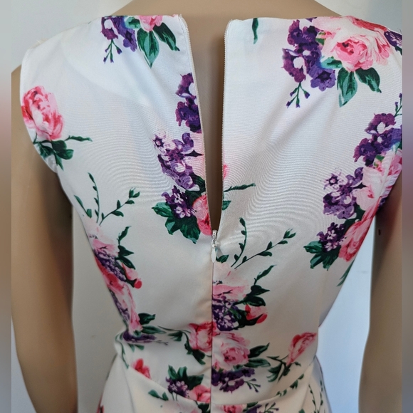 Floral Fit To Flare Dress - Picture 5 of 9